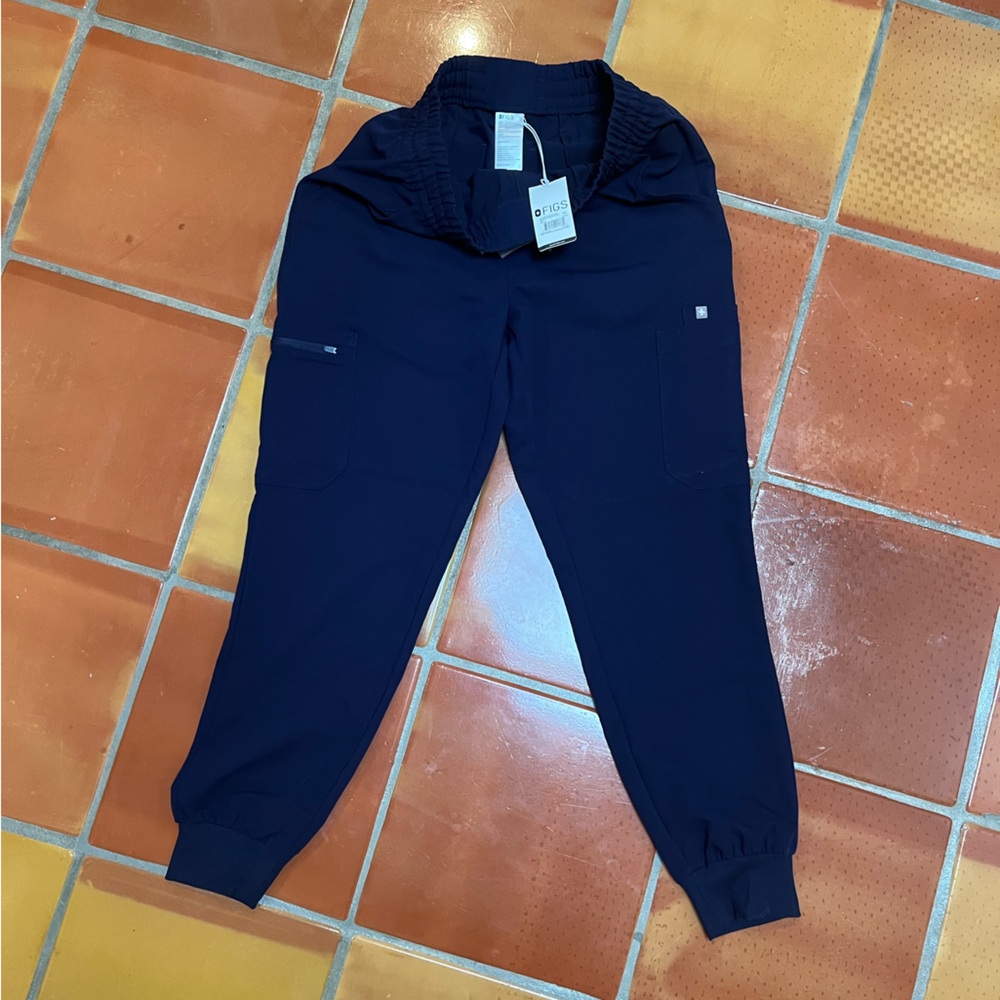 FIGS Uman relaxed jogger scrubs